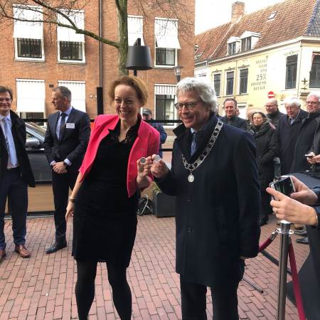 Leeuwarden Vijfje geslagen én direct verkrijgbaar