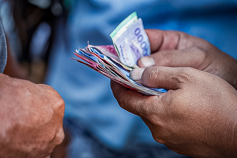 Vooraf Indonesische roepia wisselen