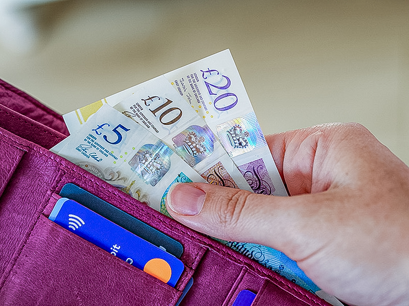 Engelse ponden wisselen bij Goudwisselkantoor