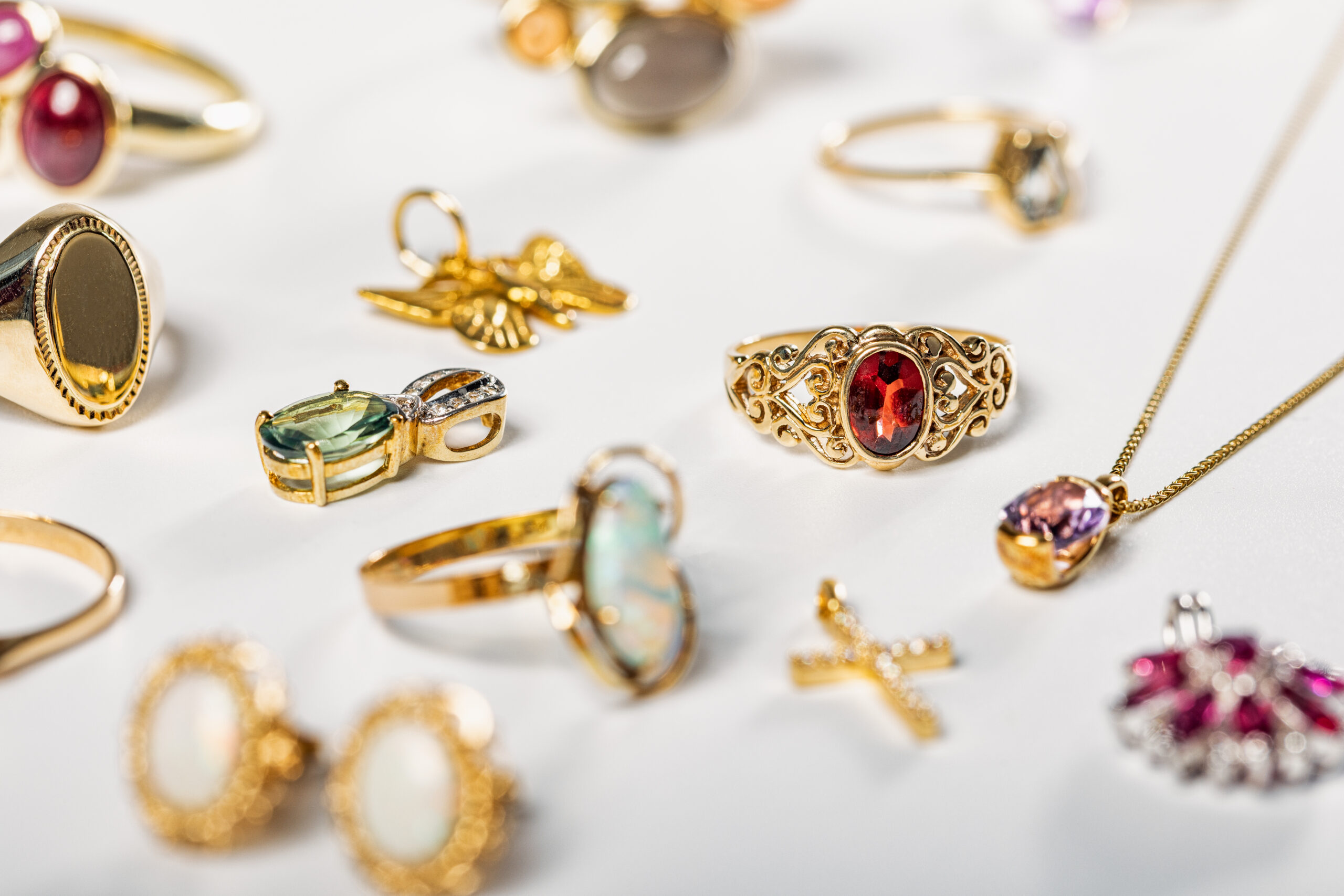 8, 9 en 10 karaat goudkleurige sieraden! 